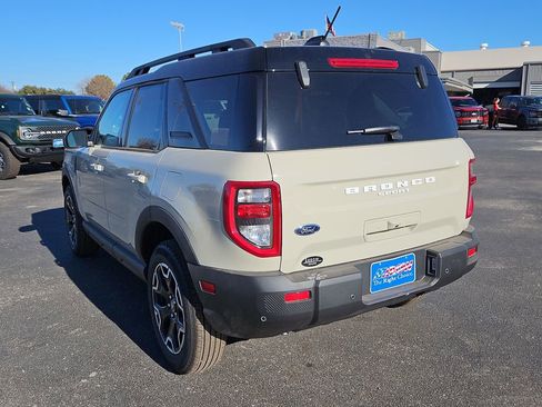New 2025 Ford Bronco Sport Outer Banks image 9
