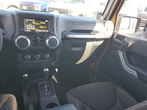 Used 2014 Jeep Wrangler Unlimited Sahara w/ Connectivity Group image 22