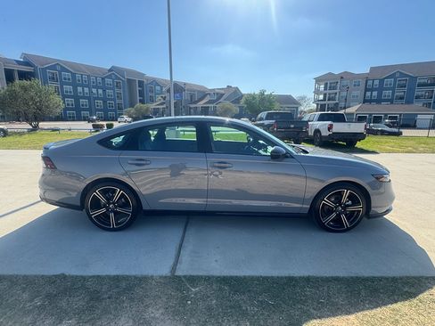 Used 2025 Honda Accord Sport image 9