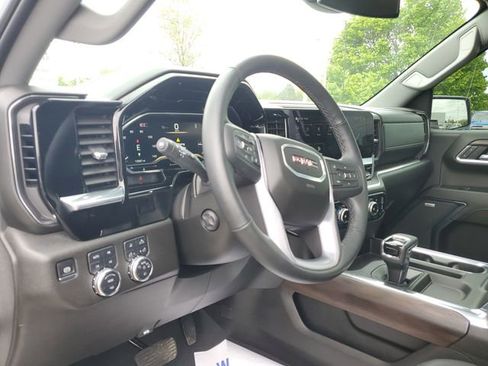 Used 2024 GMC Sierra 1500 SLT w/ SLT Premium Package AWD/4WD image 8