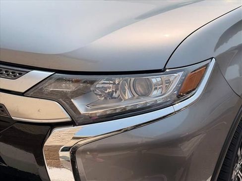 Used 2020 Mitsubishi Outlander SE AWD/4WD image 18