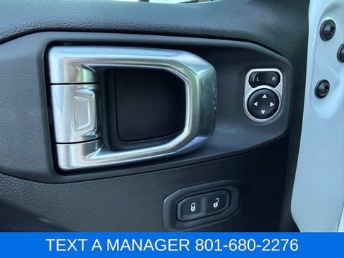 Used 2025 Jeep Gladiator Sport AWD/4WD image 13