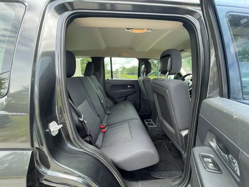 Used 2011 Jeep Liberty Sport image 28