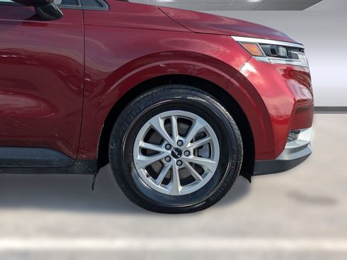 Used 2024 Kia Carnival LX image 12