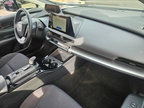 Used 2025 Toyota Prius LE image 20