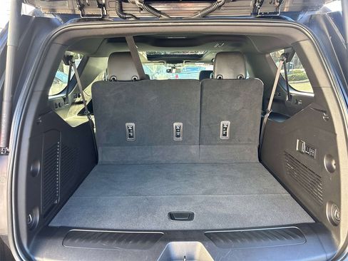 Used 2021 GMC Yukon XL SLT w/ SLT Premium Package image 15