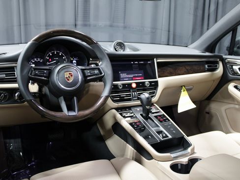 New 2026 Porsche Macan image 4