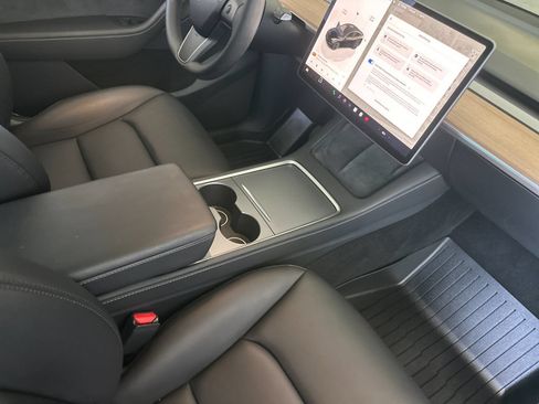 Used 2024 Tesla Model Y Long Range AWD/4WD image 15
