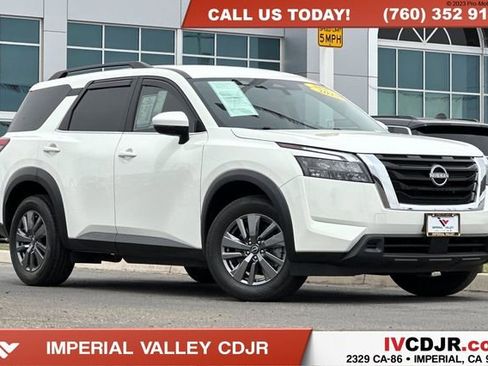 Used 2025 Nissan Pathfinder SV FWD image 1