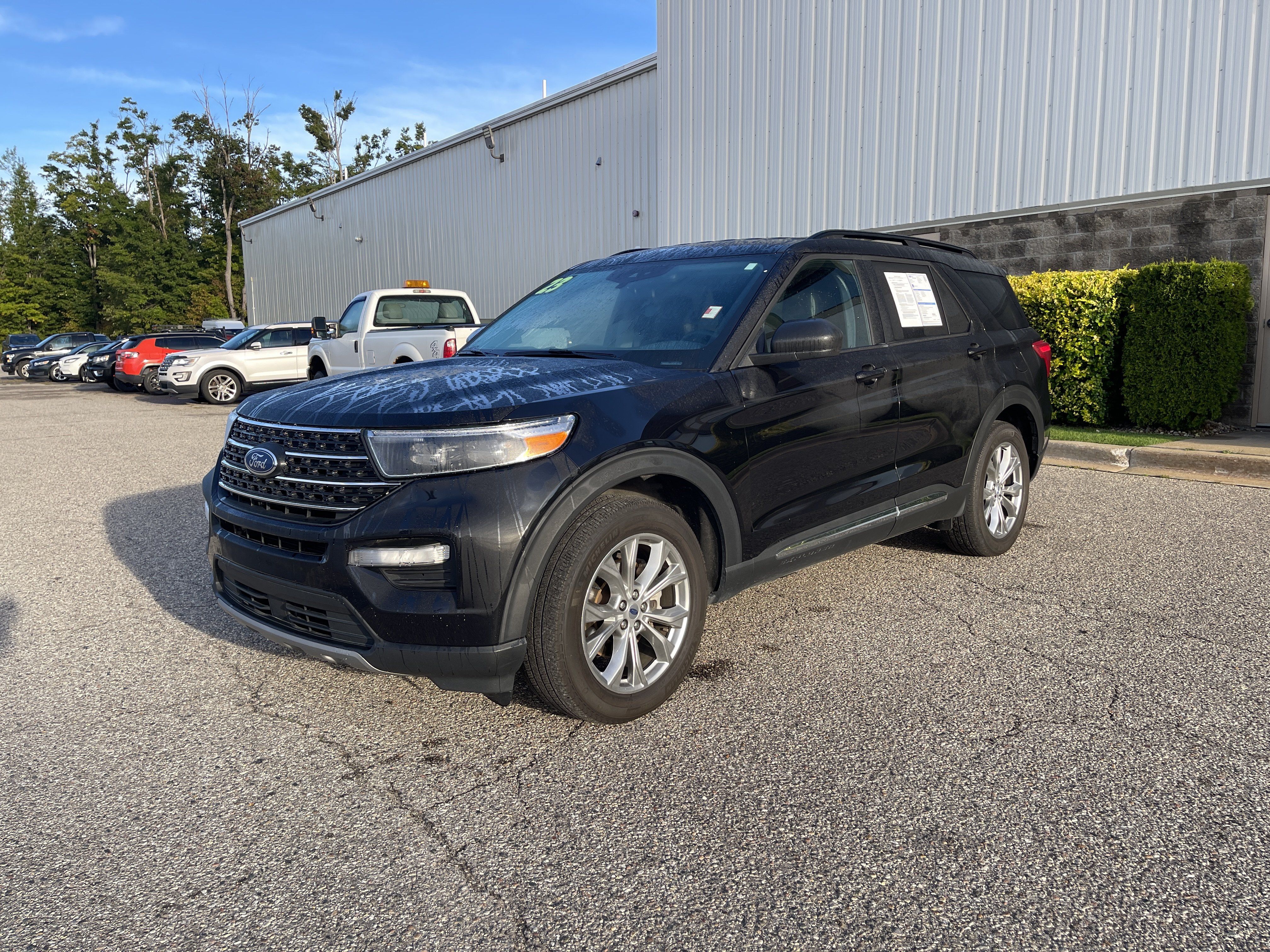 Used 2023 Ford Explorer XLT w/ Equipment Group 202A AWD/4WD image 8