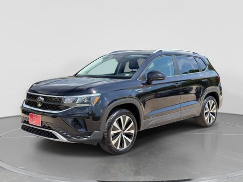 Used 2023 Volkswagen Taos SE FWD image 8