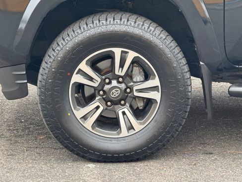 Used 2019 Toyota Tacoma TRD Sport image 24