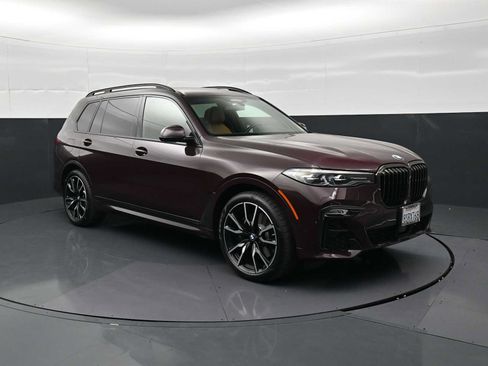 Used 2021 BMW X7 xDrive40i w/ M Sport Package AWD/4WD image 3