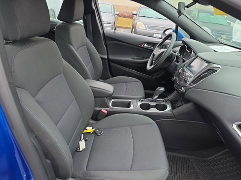 Used 2017 Chevrolet Cruze LT w/ Sun And Sound Package image 9