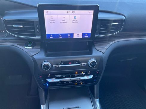 Used 2020 Ford Explorer Limited image 19