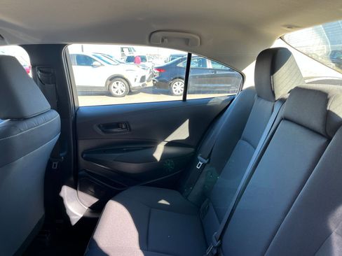 Used 2025 Toyota Corolla LE image 38
