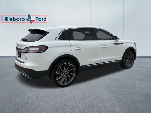 Used 2023 Lincoln Nautilus Reserve w/ Equipment Group 202A image 8