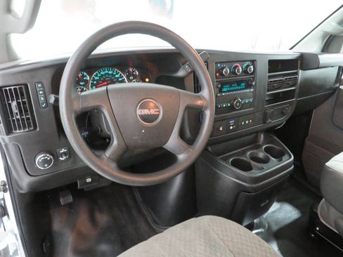 Used 2018 GMC Savana 2500 w/ Chrome Appearance Package image 15