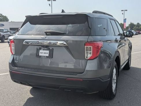 Certified 2022 Ford Explorer XLT RWD image 3