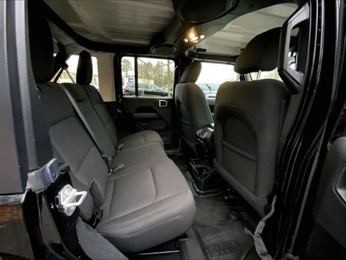 Used 2021 Jeep Wrangler Unlimited Sahara w/ LED Lighting Group image 17