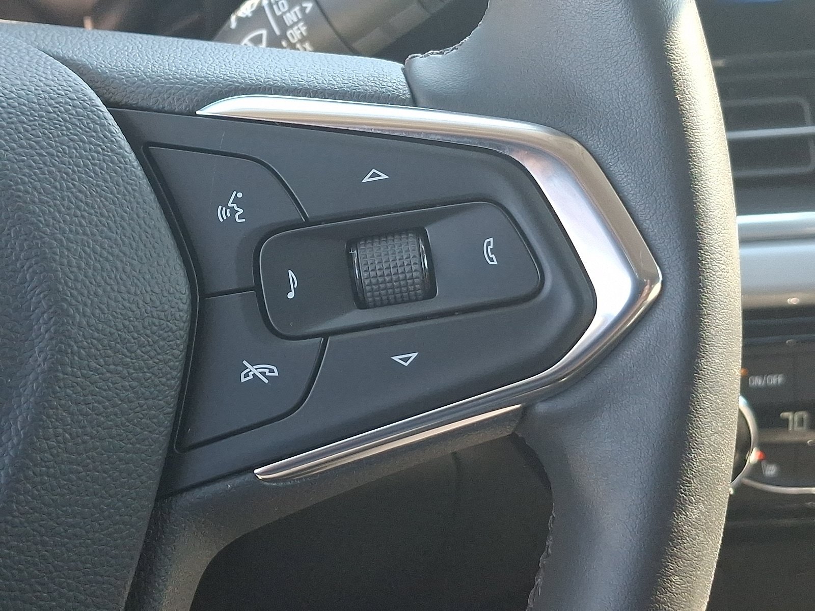 Used 2024 Chevrolet Trax LT w/ Driver Confidence Package FWD image 21