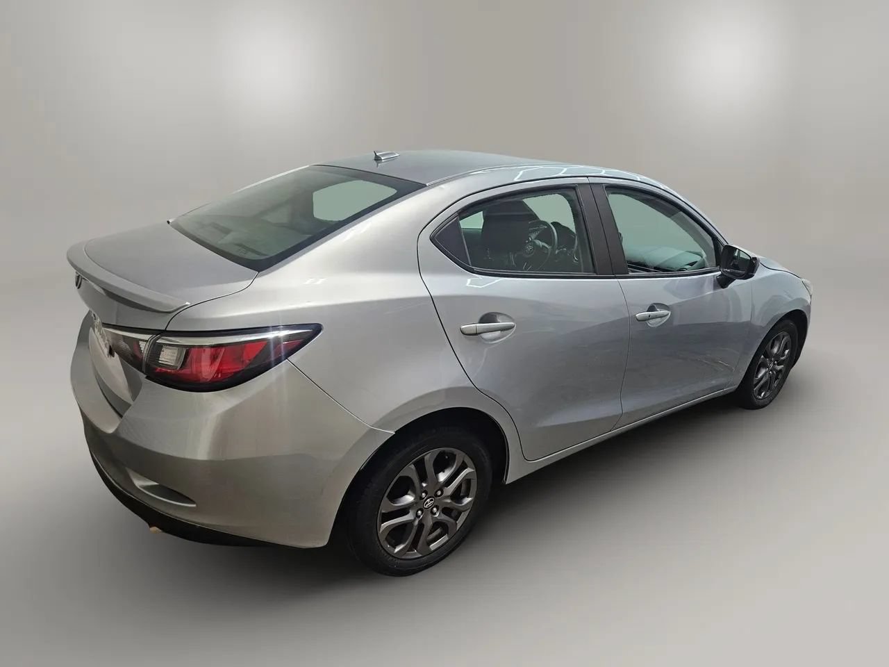 Used 2019 Toyota Yaris LE FWD image 4