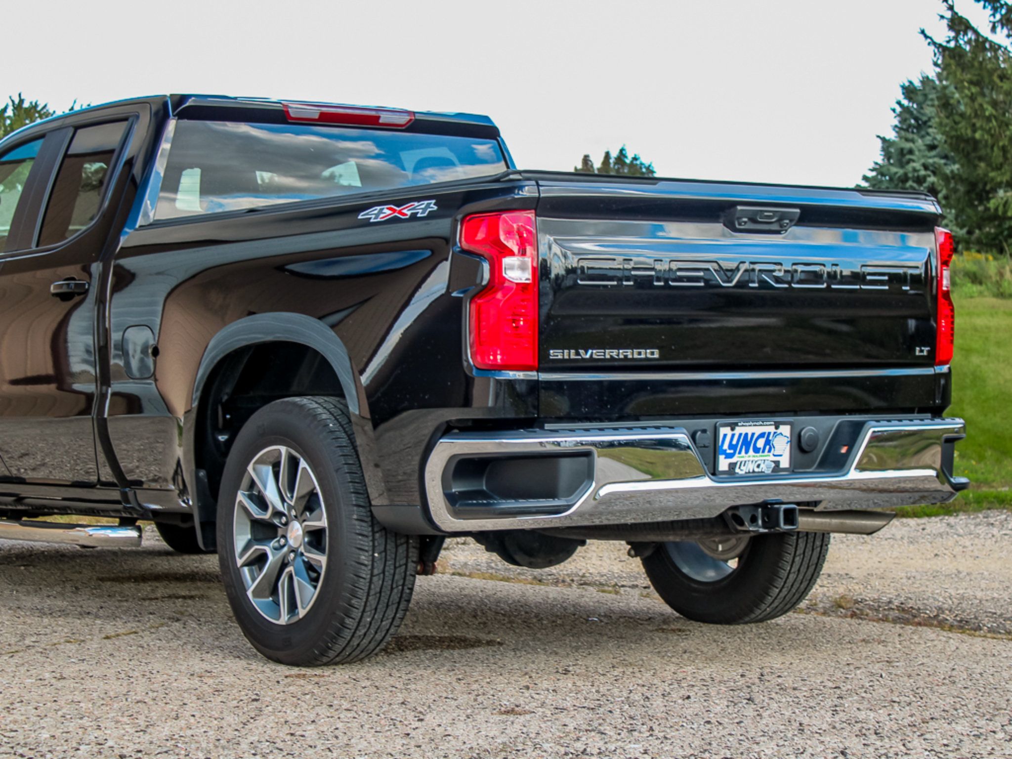 Used 2025 Chevrolet Silverado 1500 LT AWD/4WD image 9