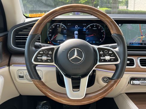 Certified 2023 Mercedes-Benz GLS 450 4MATIC image 18