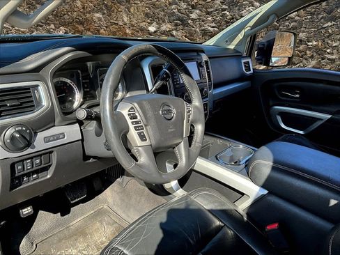 Used 2016 Nissan Titan PRO-4X w/ Pro-4x Convenience Package image 13