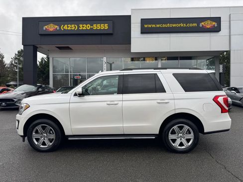 Used 2018 Ford Expedition XLT w/ Equipment Group 202A image 2