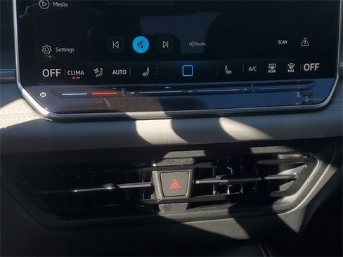 New 2025 Volkswagen Tiguan SE image 20