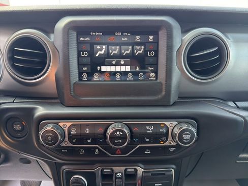 Used 2022 Jeep Wrangler Unlimited Sport AWD/4WD image 19