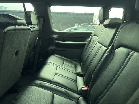 Used 2024 Jeep Wagoneer L Series II w/ Flexible Seating Group image 18