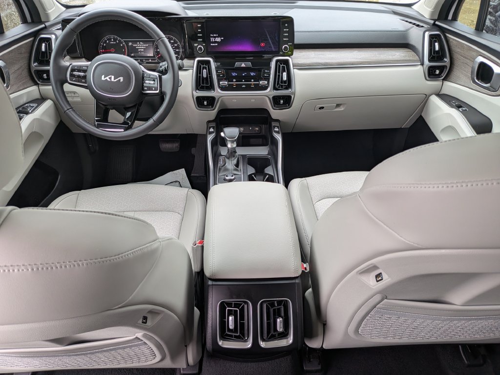 Certified 2023 Kia Sorento EX FWD image 16