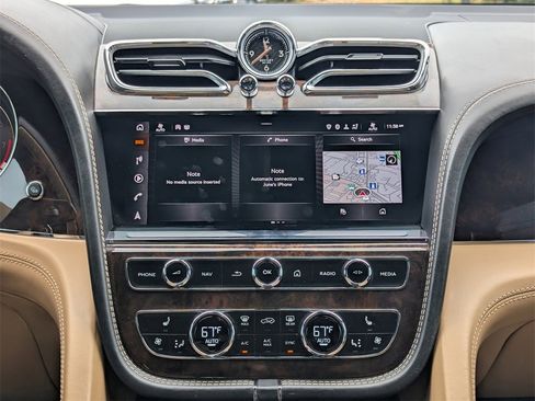 Used 2021 Bentley Bentayga V8 image 9