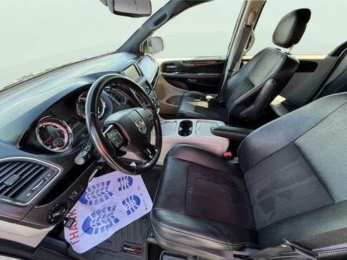 Used 2020 Dodge Grand Caravan SXT FWD image 9