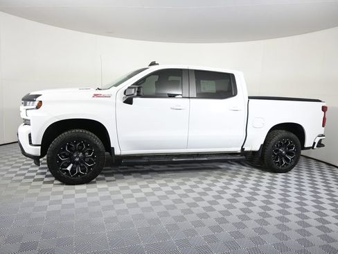 Used 2021 Chevrolet Silverado 1500 RST image 2
