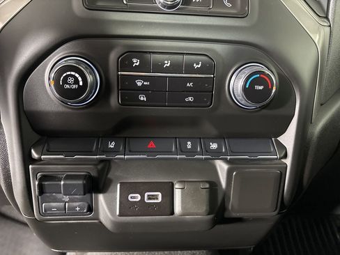 Used 2025 Chevrolet Silverado 2500 Custom image 17