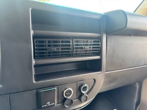 Used 2016 GMC Savana 2500 RWD image 27