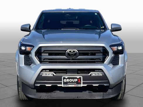 Used 2025 Toyota Tacoma SR5 AWD/4WD image 4