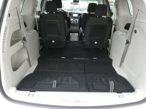 Used 2023 Chrysler Voyager LX FWD image 35