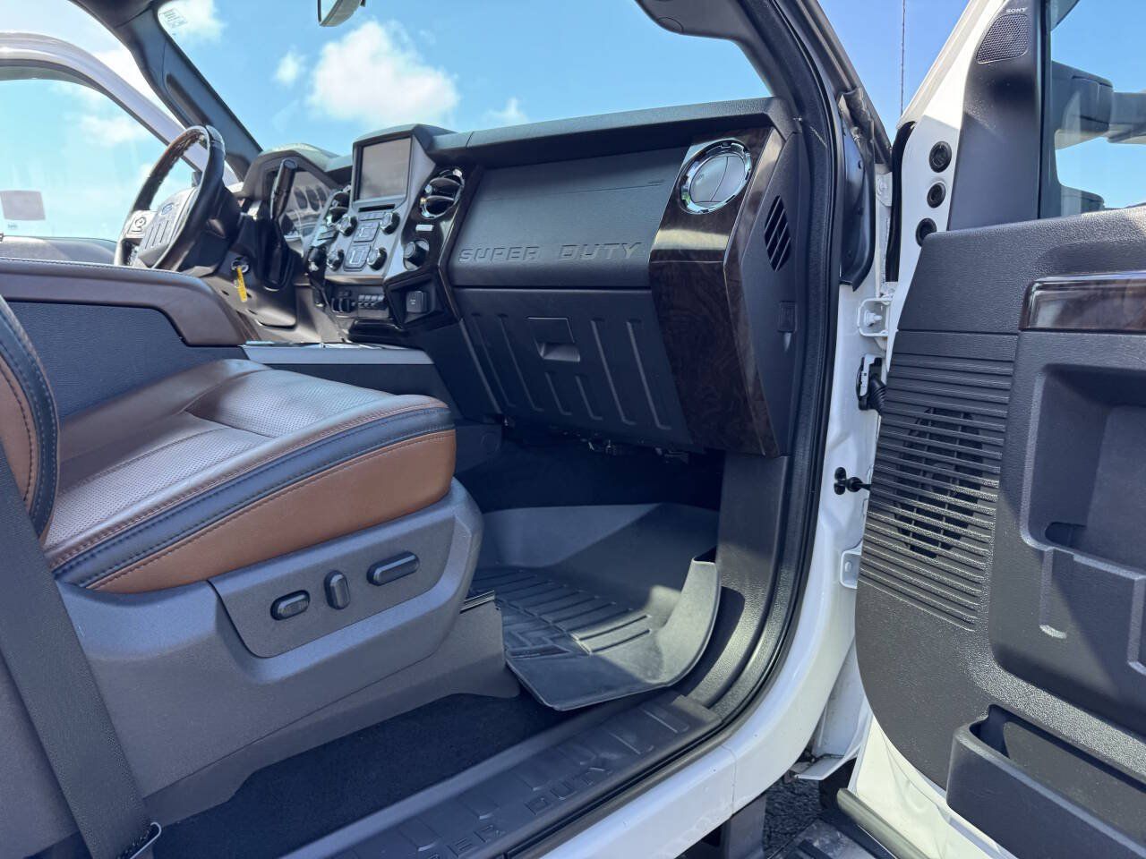 Used 2015 Ford F250 Platinum w/ FX4 Off-Road Package AWD/4WD image 41