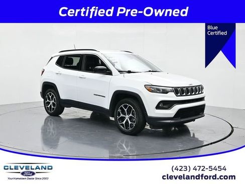 Used 2024 Jeep Compass Latitude image 1