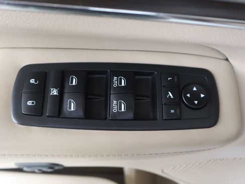 Used 2018 Jeep Grand Cherokee Overland AWD/4WD image 14