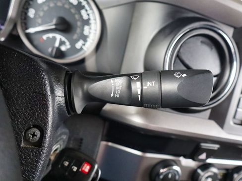 Used 2019 Toyota Tacoma SR5 AWD/4WD image 34