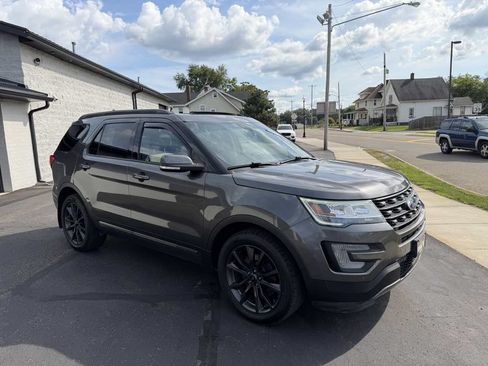 Used 2017 Ford Explorer XLT w/ Equipment Group 202A AWD/4WD image 6