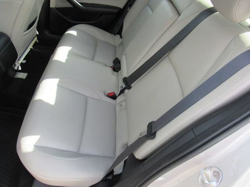 Used 2024 MAZDA MAZDA3 s FWD image 17