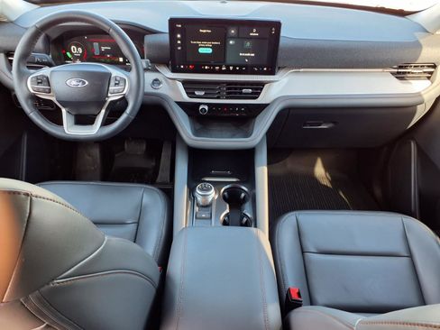 Used 2025 Ford Explorer Active w/ Active Comfort Package image 11