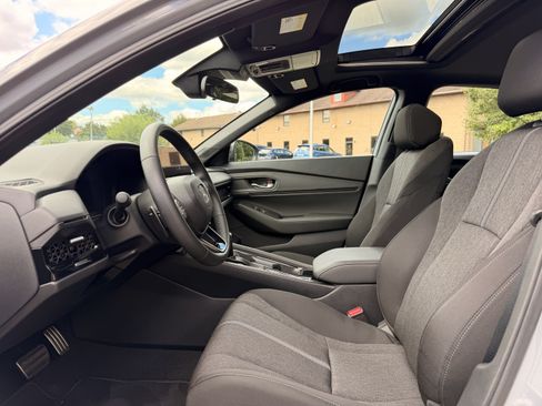 Used 2025 Honda Accord Sport image 15