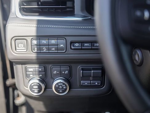 Used 2023 GMC Yukon Denali Ultimate AWD/4WD image 18